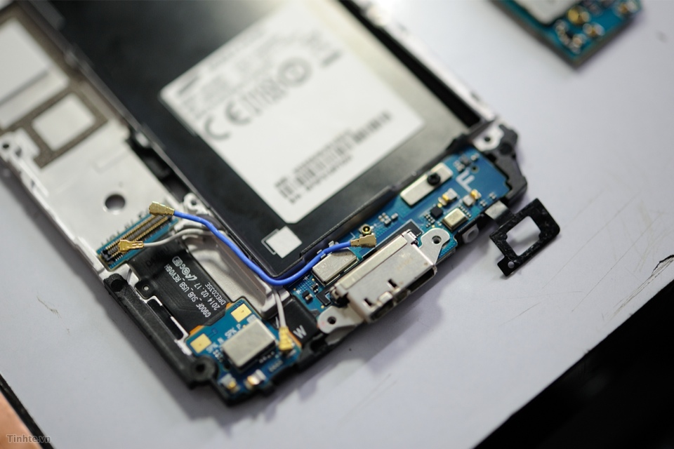 Galaxy_S5_Teardown-21.jpg