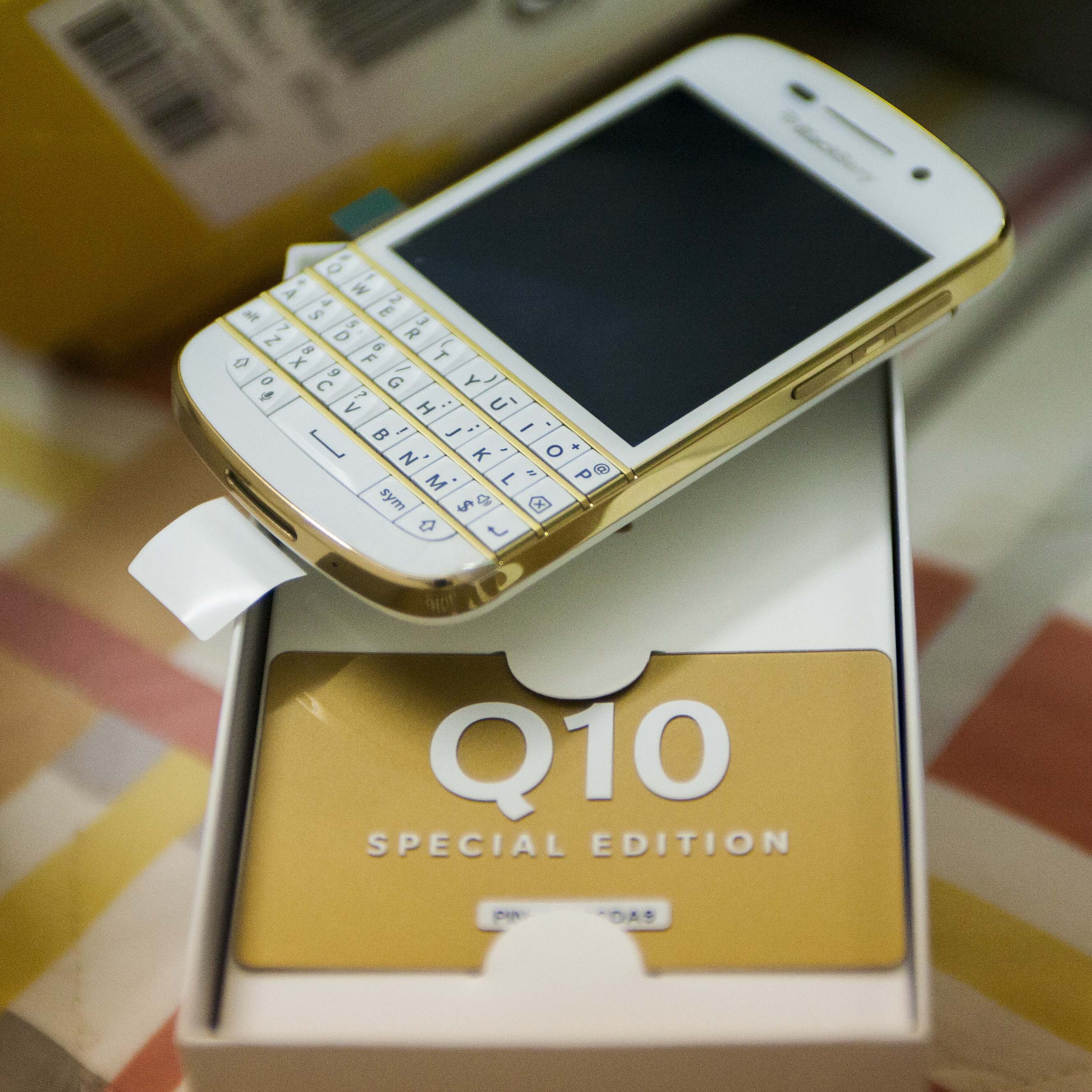 Blackberry Q10 Rogers Gold Special Edition From Canada With Love Viết Bởi Knowallmen 7681