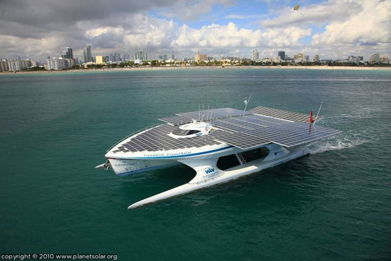 planet-solar-boat-2.jpg