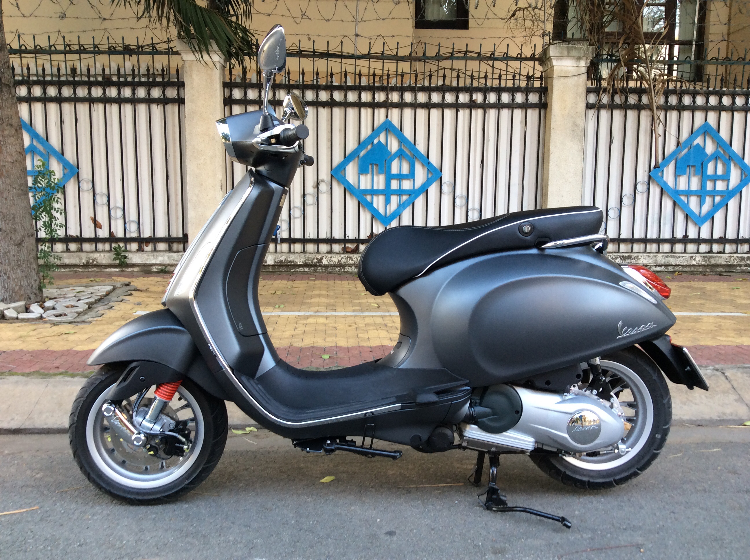 Piaggio Liberty S 2014 hay Vespa Sprint? Viết bởi bimboogl