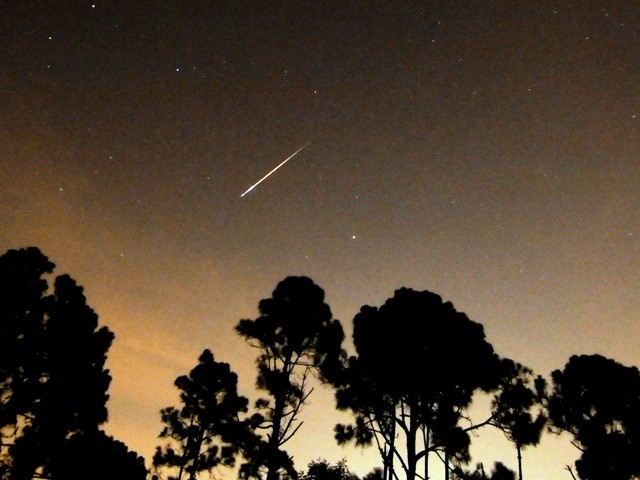 382785-meteor-shower.jpg