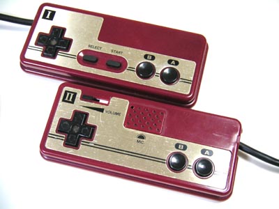 Famicom_controllers.jpg