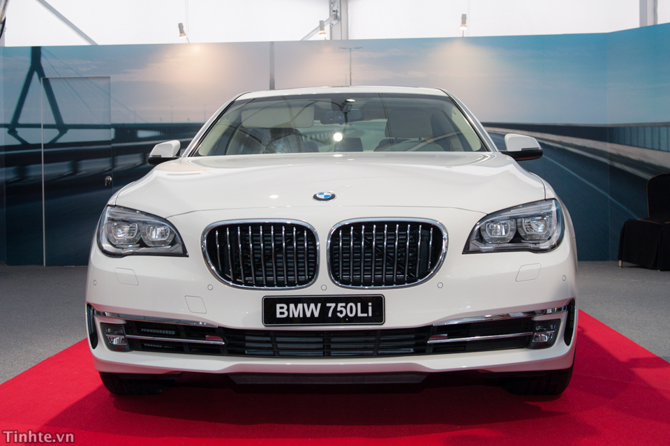 Tinhte.vn_BMW_World_Xpo_2014_BMW-7-Series-1.jpg