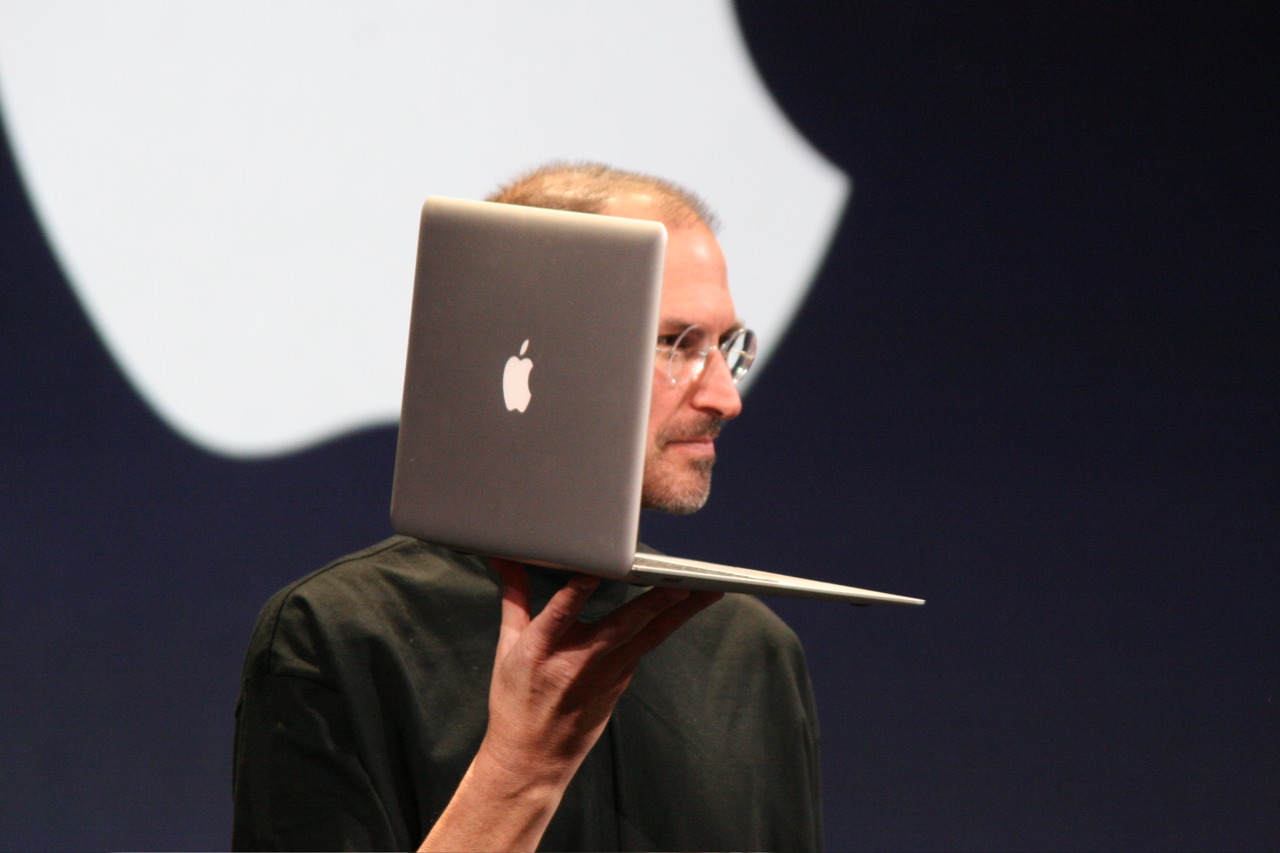 Steve_Jobs_with_MacBook_Air_3.jpg