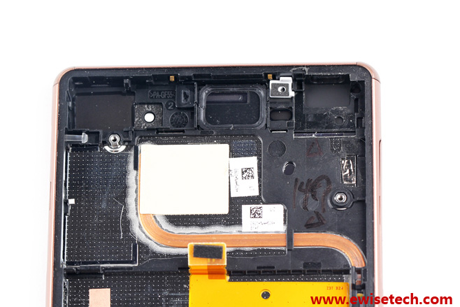 Sony-Xperia Z3-Disassembly-14.jpg
