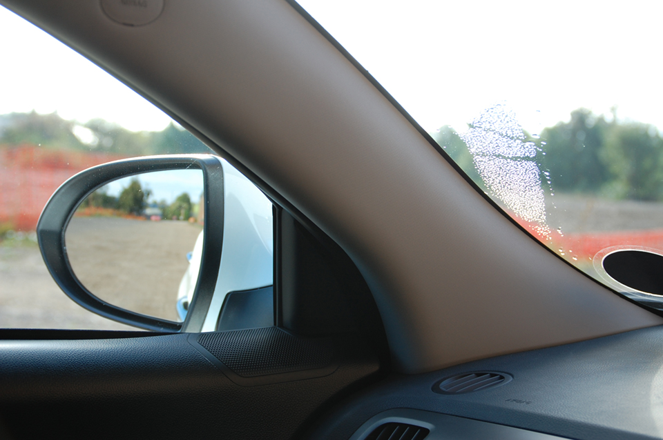 Điểm mù trên xe ô tô là một vấn đề nguy hiểm khiến người lái không thể quan sát toàn bộ không gian trên đường. Tuy nhiên, bằng cách xem hình ảnh, bạn có thể biết được vị trí của điểm mù và cách để tránh va chạm với các phương tiện khác.
