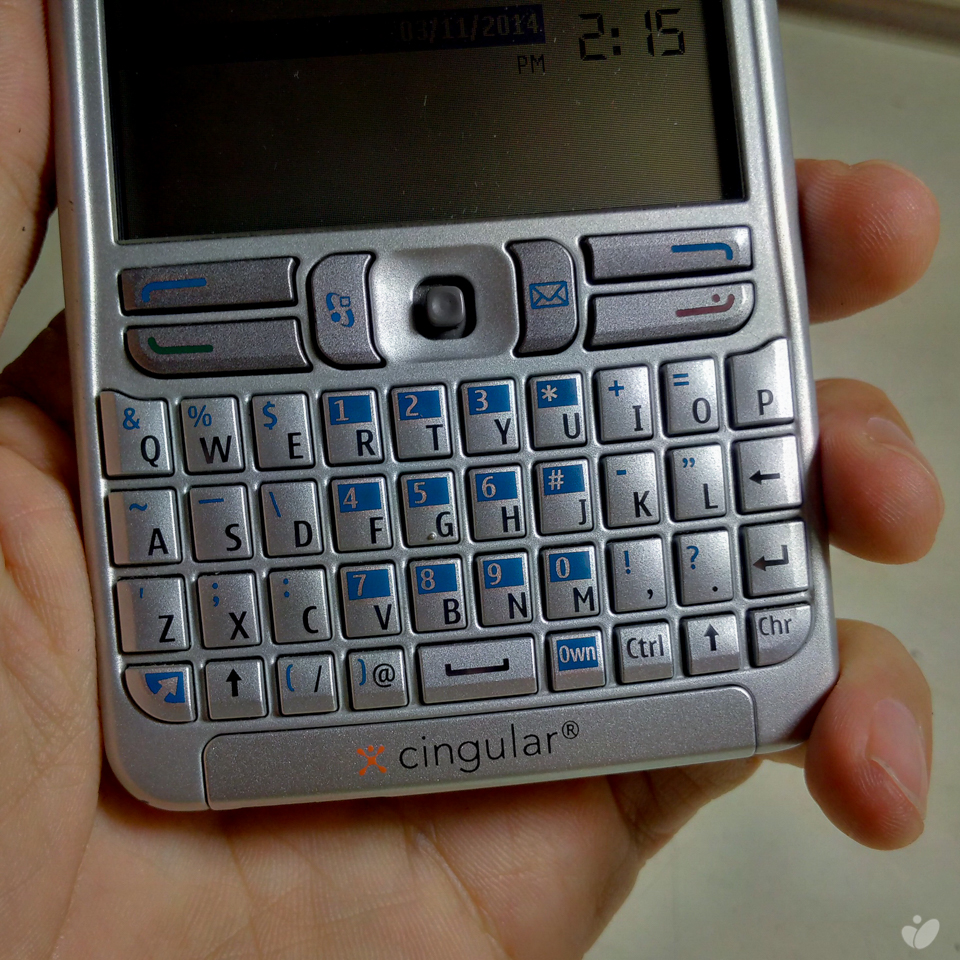 Trên tay Nokia E62 chụp bằng BlackBerry Passport chế độ HDR