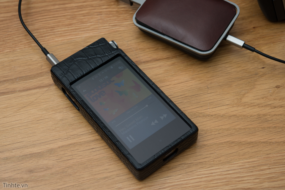 Astell&Kern AK120 II-9046.jpg