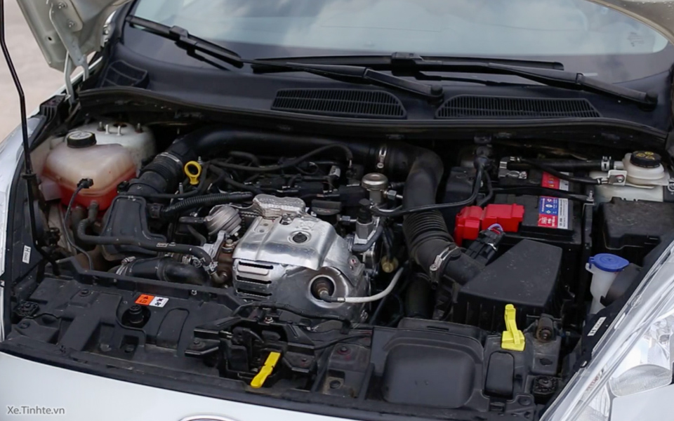 Tinhte.vn-Ford-Fiesta-Ecoboost-Engine-1.jpg