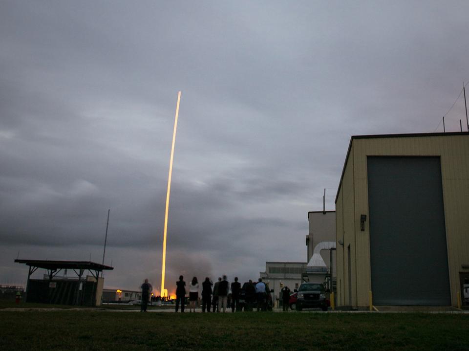 orion-launch-streak-spectators.jpg