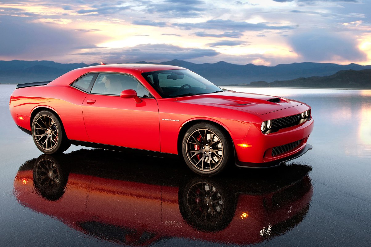 2015-dodge-challenger-srt-hellcat-side-view-with-reflection.jpg