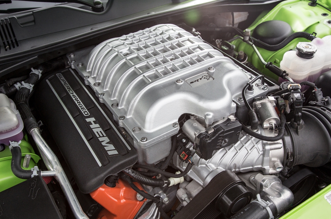 2015-dodge-challenger-srt-hellcat-engine.jpg