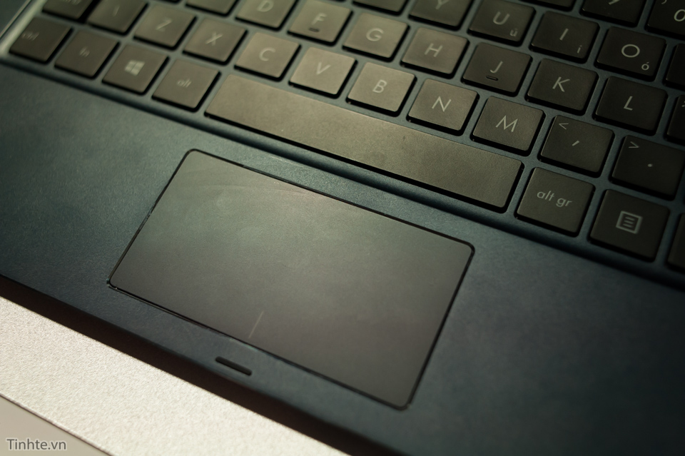 Tinhte.vn-Tren-tay-Asus-Transformer-Book-Chi-6.jpg