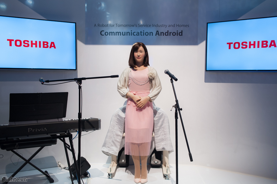 Tinhte.vn-Toshiba-robot-CES-2015-1.jpg