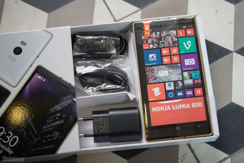 Microsoft_Lumia_930_Vang_gold-4.jpg