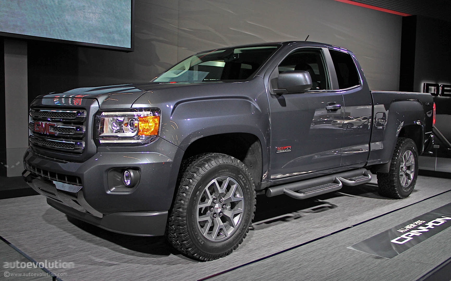 2015-gmc-canyon-makes-public-debut-in-detroit-live-photos_7.jpg