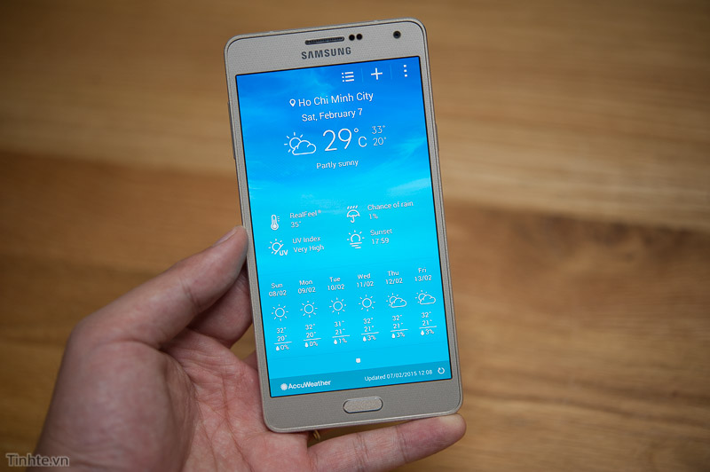 Samsung_Galaxy_A7.jpg