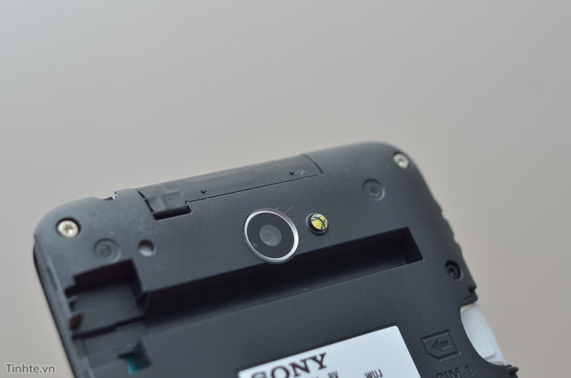 Sony_Xperia_E2-15.jpg
