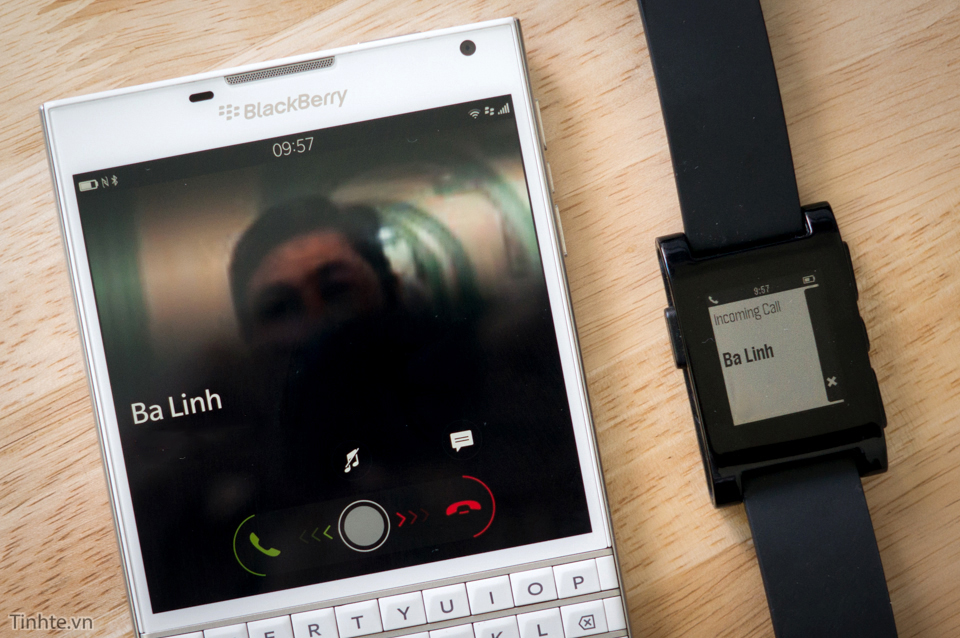 Tinhte_smartwatch_pro_BlackBerry_10_Talk2Watch.jpg