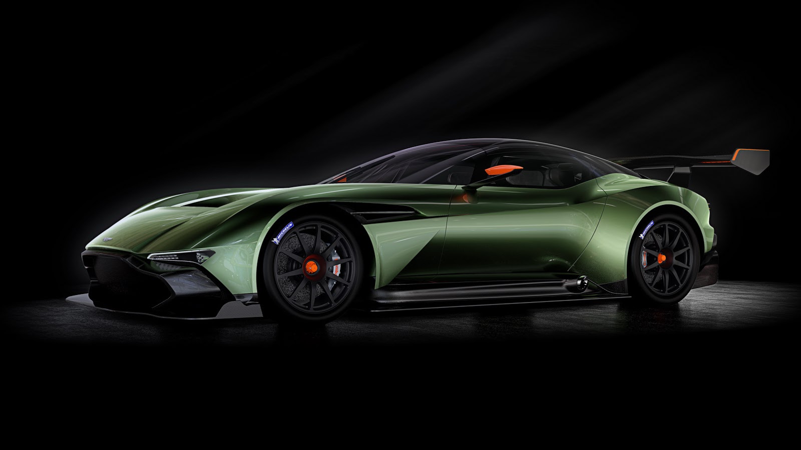 Aston Martin Vulcan_01.jpg