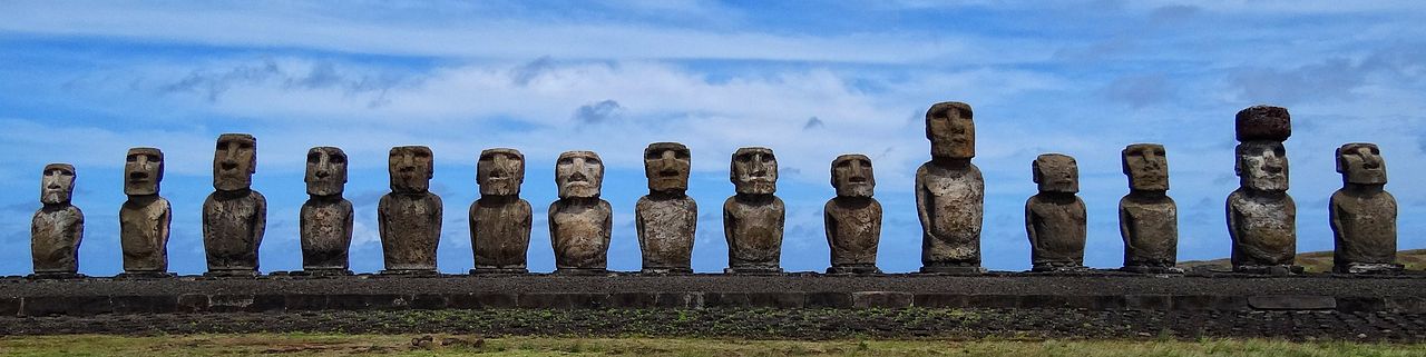 1280px-Standing_Moai_at_Ahu_Tongariki,_Easter_Island,_Pacific_Ocean.jpg