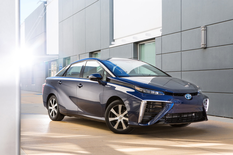Toyota-Fuel-Cell-Vehicle-edited.jpg