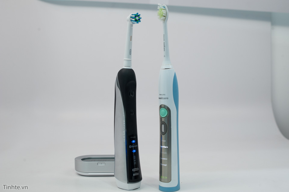 Tinhte.vn_OralB_7000-14.jpg