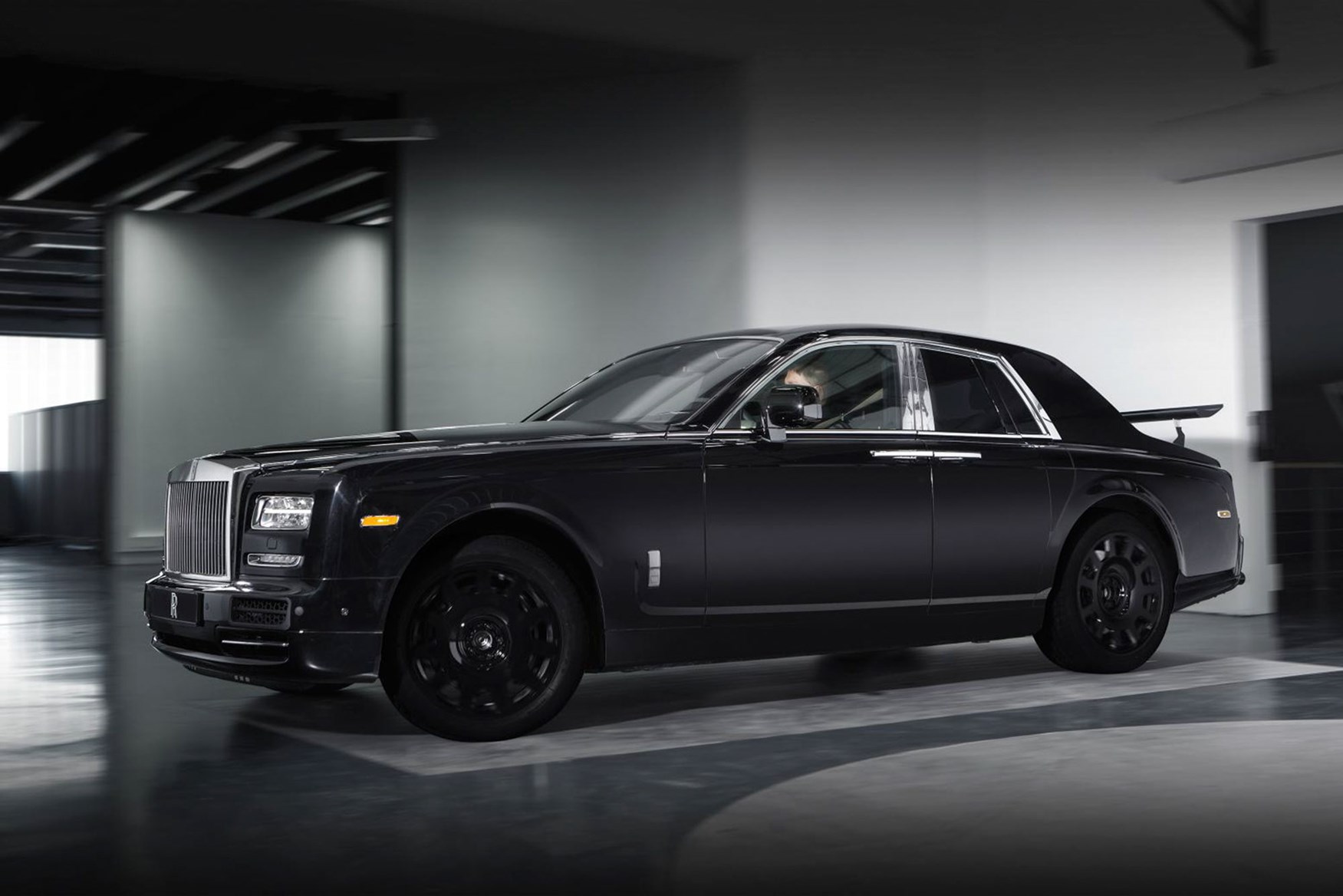 rolls-royce-cullinan-1.jpg