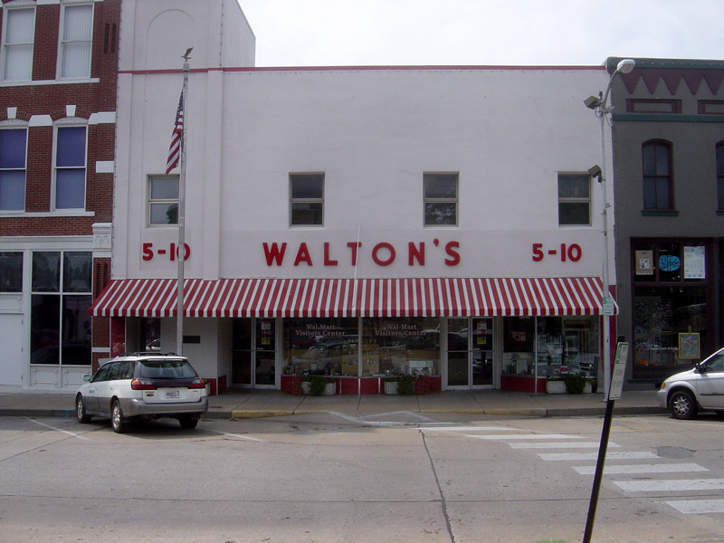 Walton\'s_Five_and_Dime_store,_Bentonville,_Arkansas.jpg