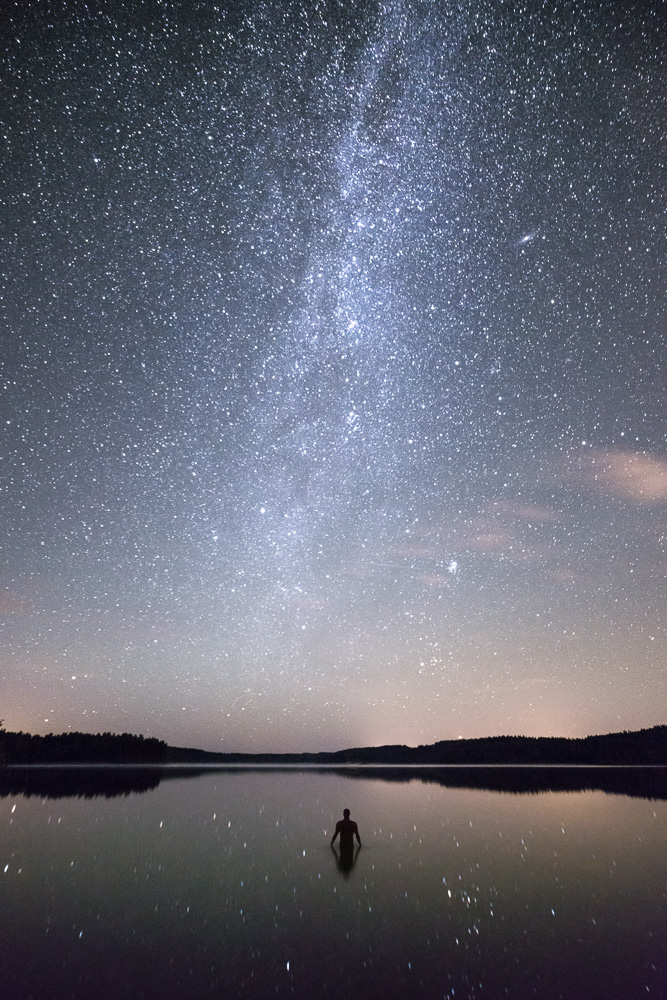 Bầu trời đầy sao: Hãy nhìn lên trời và chiêm ngưỡng những tinh tú sáng trên bầu trời đêm đầy sao. Những bức ảnh tuyệt vời này sẽ khiến bạn không thể rời mắt khỏi màn hình của mình và mang đến cho bạn một trải nghiệm tuyệt vời về sự đẹp đẽ của vũ trụ.