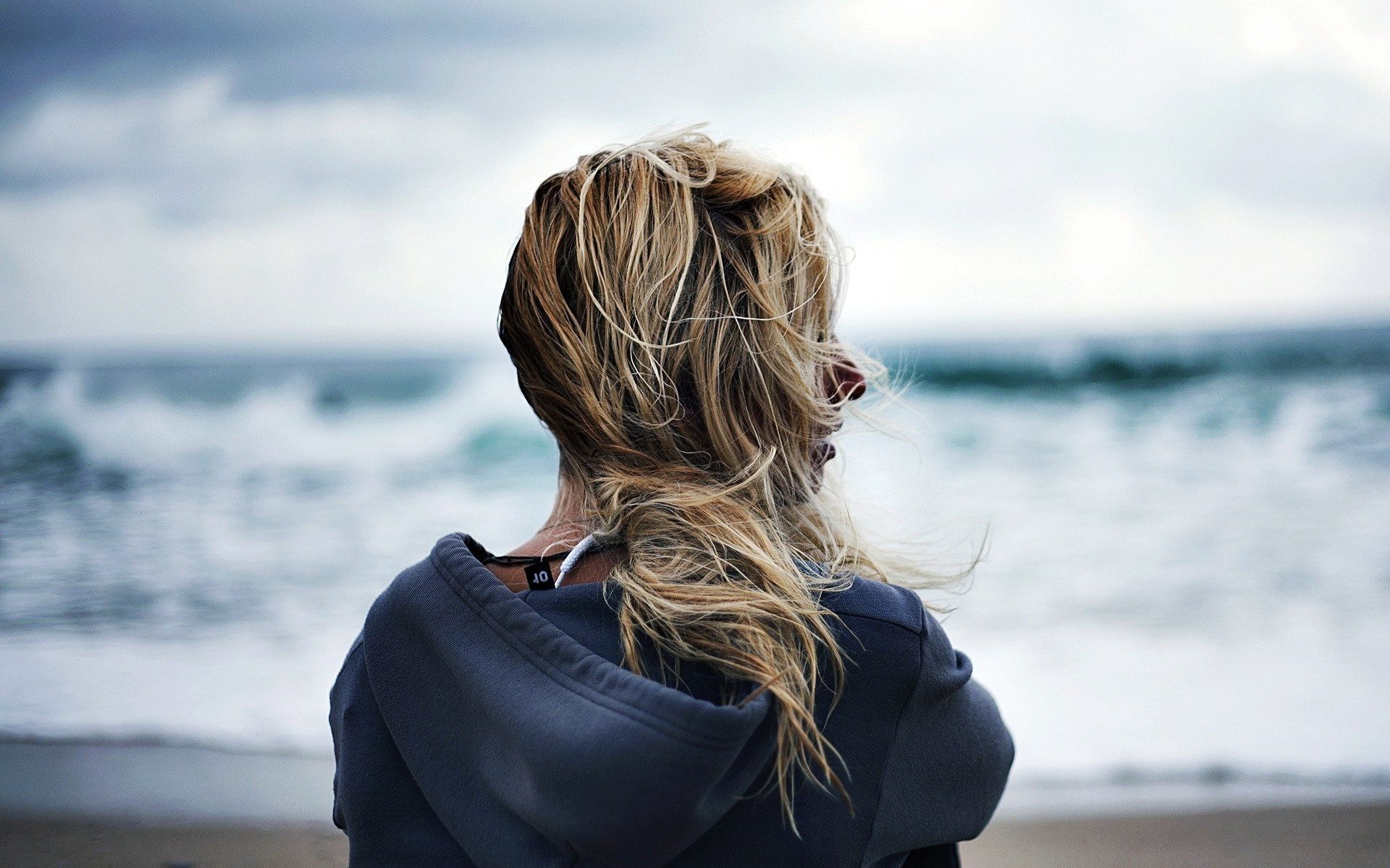 WowWindows8-Blonde Girl Mood Beach Wallpaper_2014.jpg