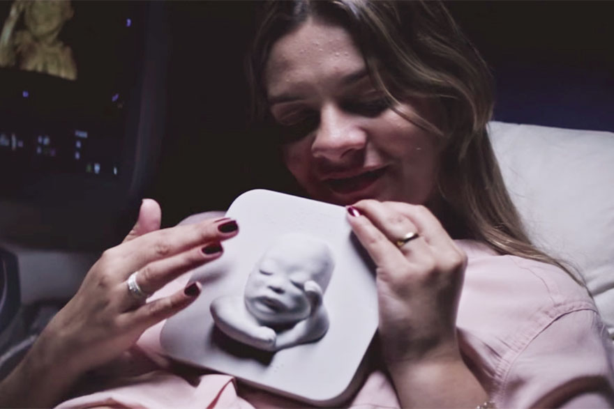 blind-pregnant-woman-first-look-unborn-son-3d-printing-ultrasound-huggies-8.jpg