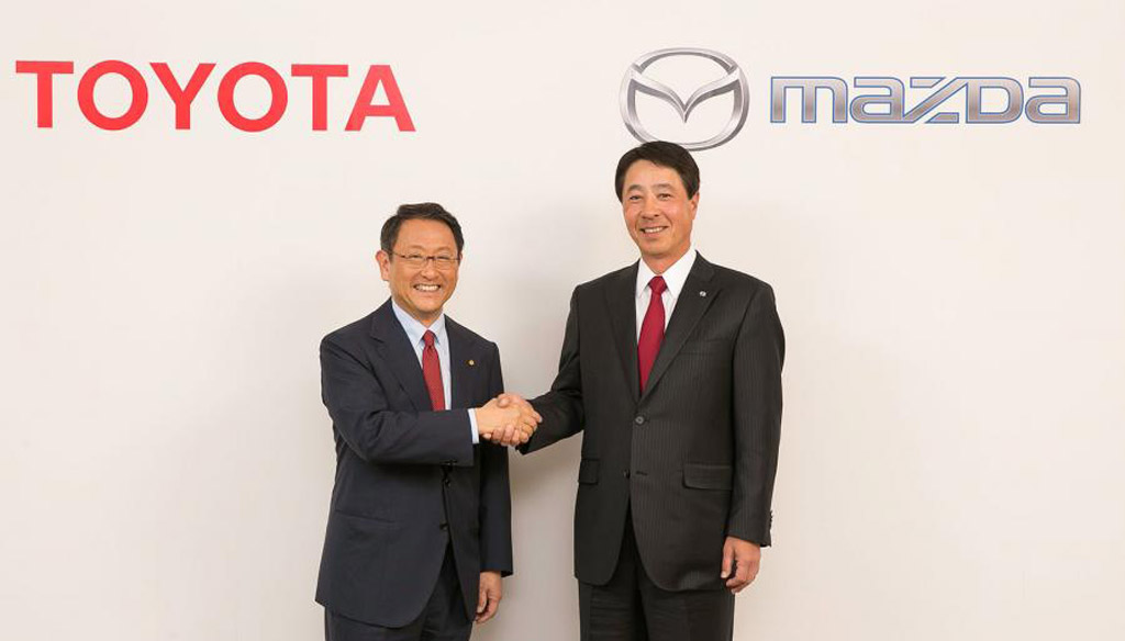 toyota-chief-akio-toyoda-left-and-mazda-chief-masamichi-kogai_100510459_l.jpg