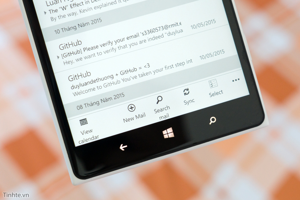 Tinhte_Outlook_Mail_mot_tay_Windows_10_Mobile.jpg