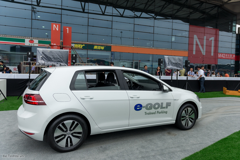Xe.Tinhte.vn-CES-ASIA-2015-VW-E-Golf-Trained-Parking-3.jpg