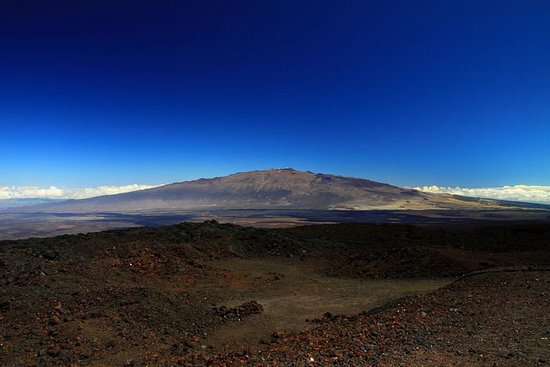 mauna_kea_from_mauna_loa_observatory,_hawaii_-_20100913-1.jpg