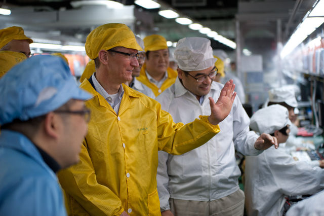 tim-cook-at-foxconn.jpg