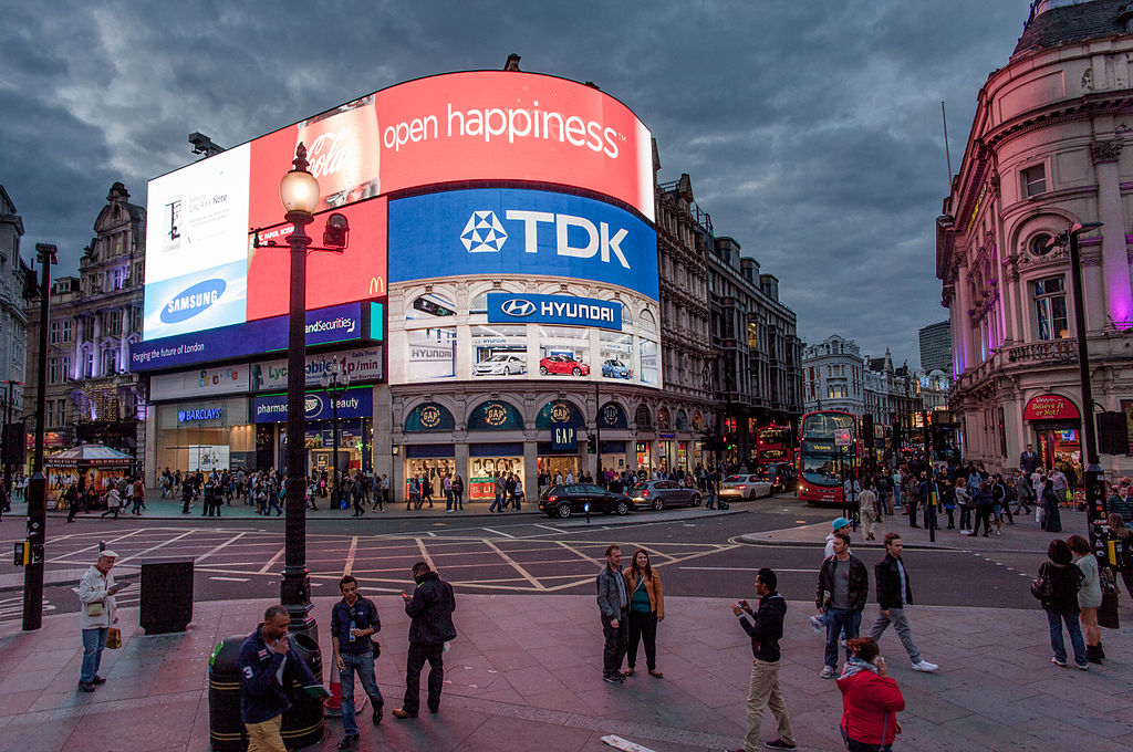 Open_Happiness_Picadilly_Circus_Blue-Pink_Hour_120917-1126-jikatu1.jpg