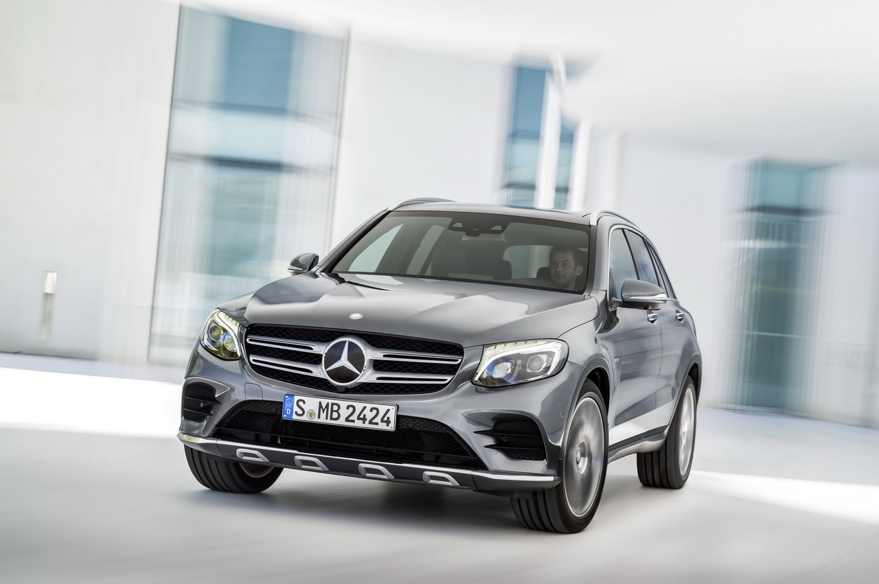 2016-Mercedes-GLC-20.jpg