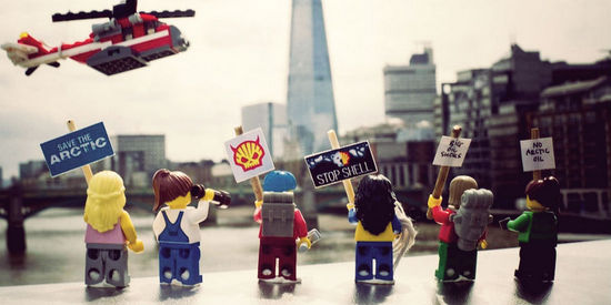 Greenpeace-lego-protest2.jpg