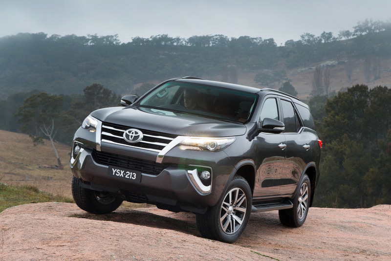 2016-Toyota-Fortuner-3.jpg