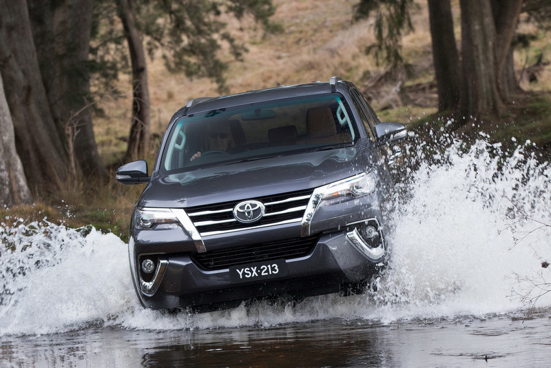 2016-Toyota-Fortuner-7.jpg