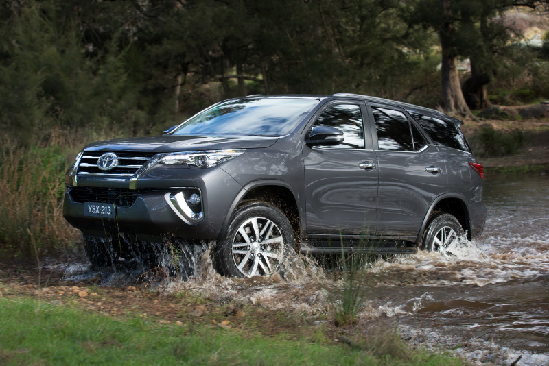 2016-Toyota-Fortuner-8.jpg