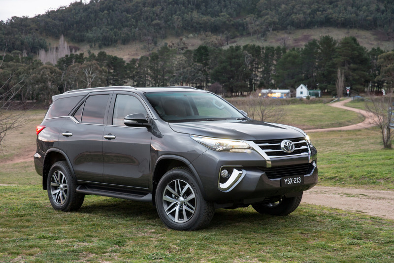 2016-Toyota-Fortuner-12.jpg