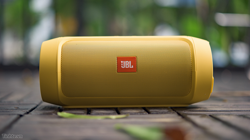 Колонка казань. JBL charge 2 Золотая. JBL charge Essential 2. Колонка charge 2+ Golden. Беспроводная колонка JBL чардж 4 плюс.