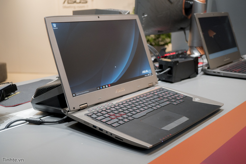 ASUS GX700-15.jpg