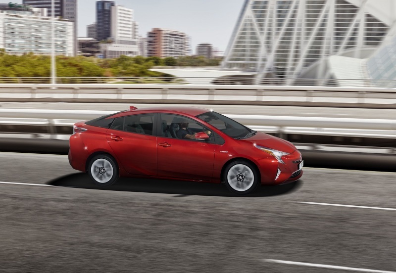 EU-2016-Toyota-Prius-8.jpg