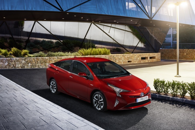 EU-2016-Toyota-Prius-27.jpg