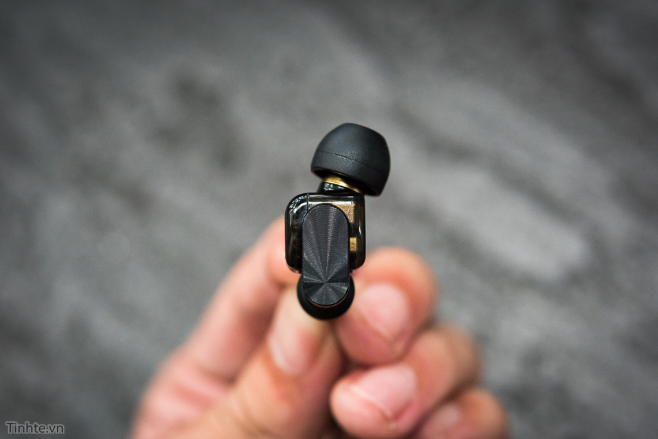 Trên tay tai nghe in-ear Sony XBA-300: nhẹ, thiết kế hiện đại, 3