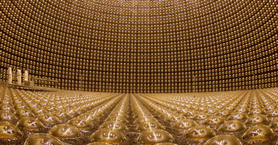 hat_neutrinos_tinhte_5.jpg